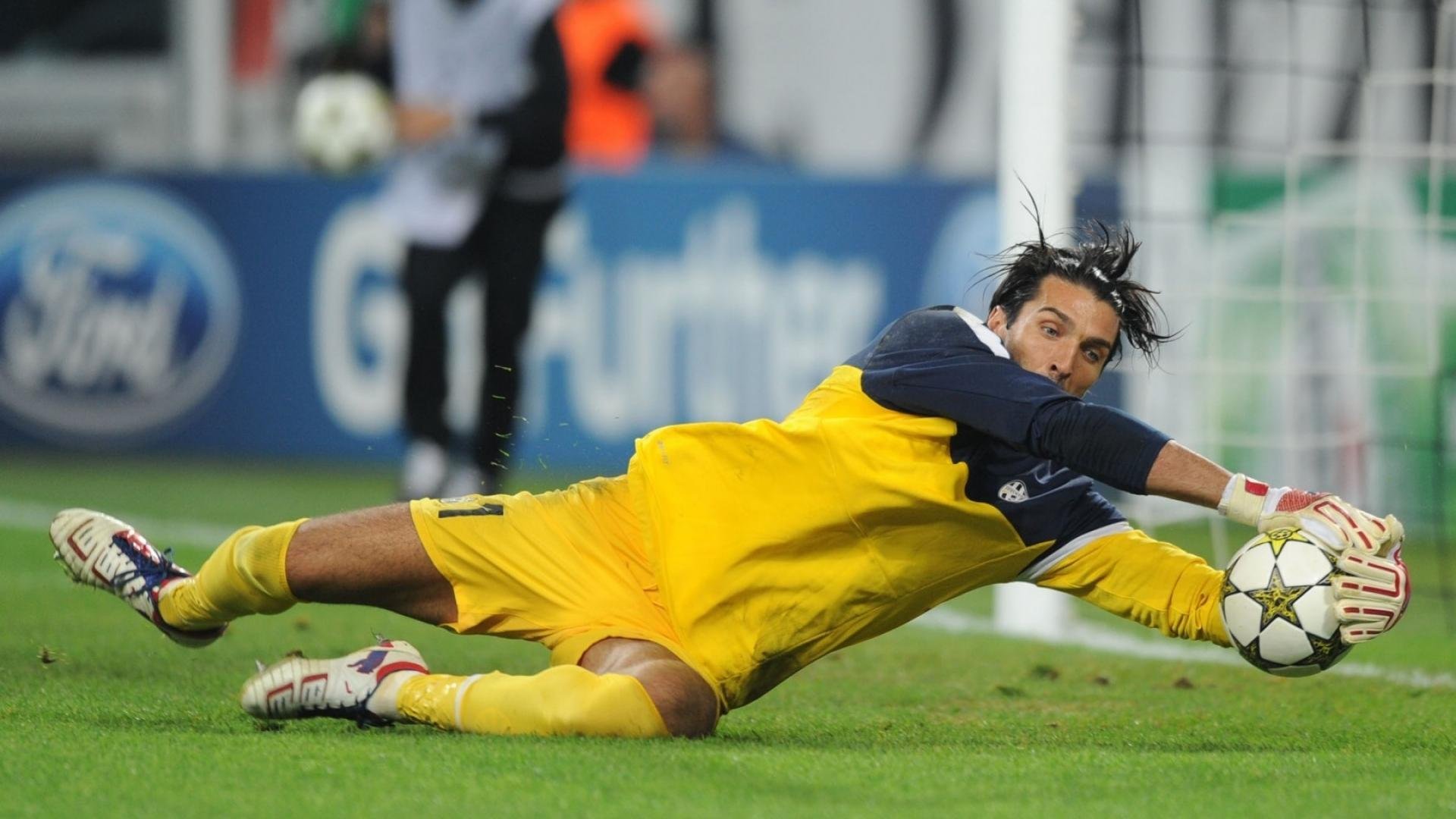 爱游戏公司-海港怒吼备战荷甲，米兰调整瞄欧超，社会绝杀引爆足坛